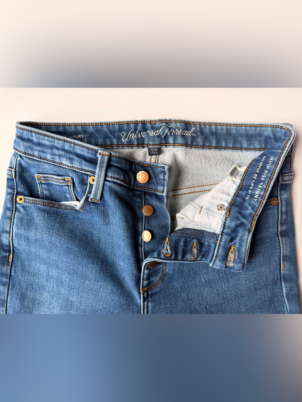 Universal Thread Women's Medium Blue High-Rise Button-Fly Jeans